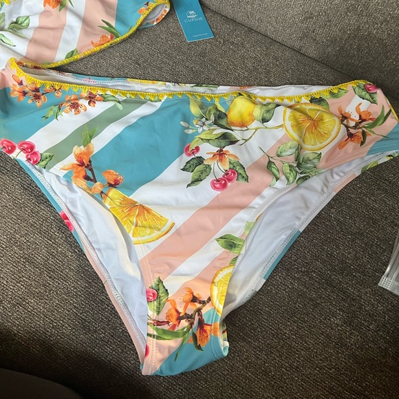 Cupshe Bikini Set - Picture 3 of 10